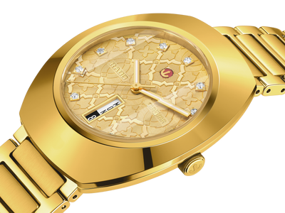 Day-date window at 6 o’clock